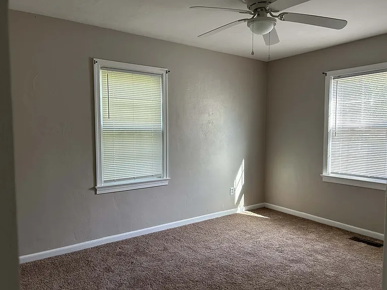 9 Corbin Dr — Photo 6