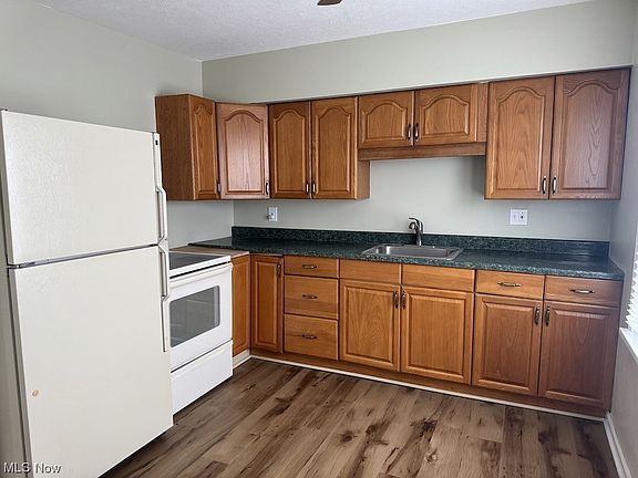 3rd image of 438 North St APT 10B