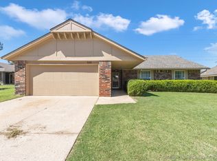 320 W Roanoke St, Broken Arrow, OK 74011