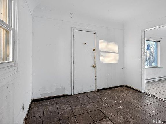 4th image of 3810 Janes Rd