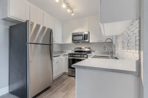 Shoreline Apartments Photo 1