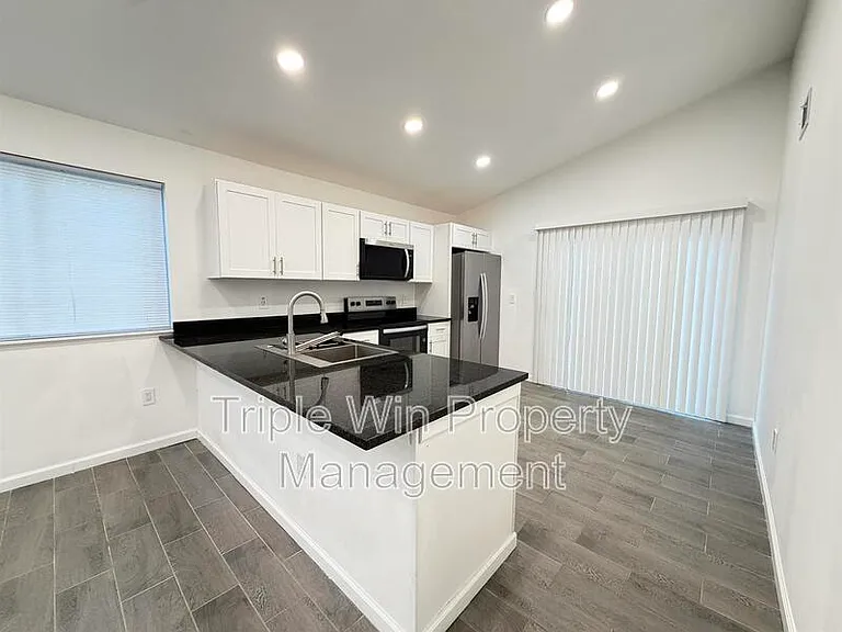 1332 Langholm Dr — Photo 5