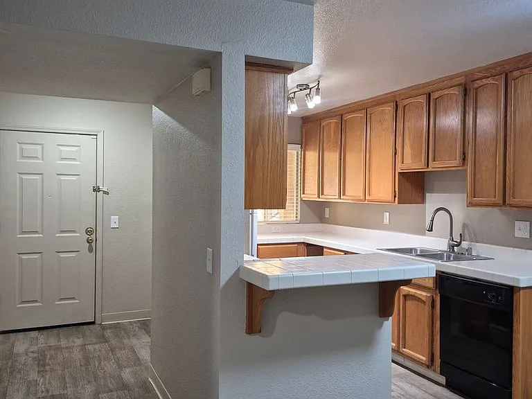 Cardinal Oaks Condominiums — Photo 19
