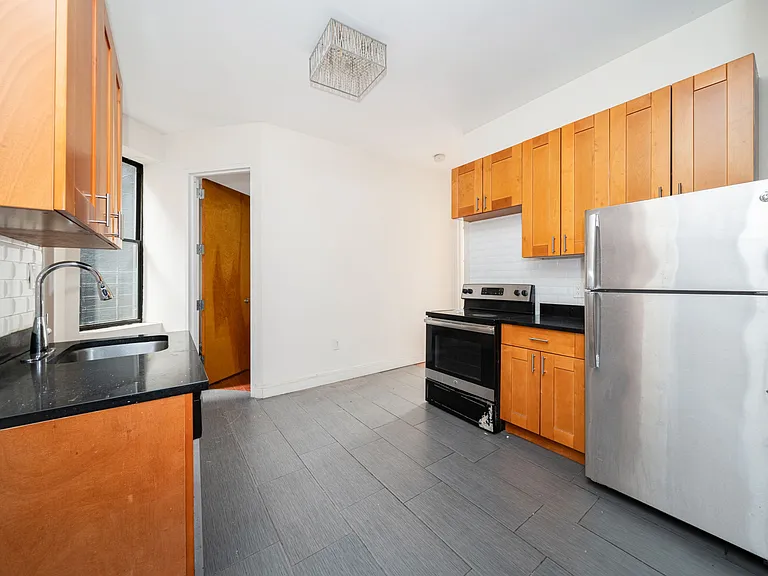 945 Saint Nicholas Ave #1D — Photo 5
