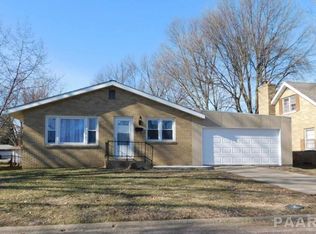 1513 S 7th St, Pekin, IL 61554