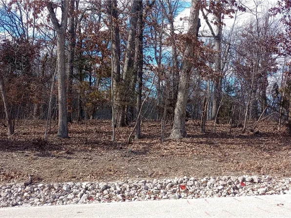 152 Albany Dr, Lake Ozark, MO 65049