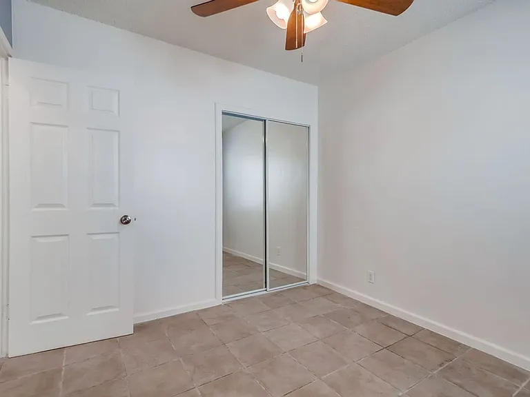 2419 S. Ridgeley Dr — Photo 7