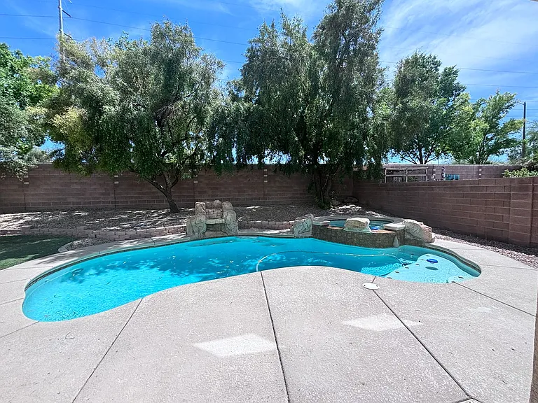 3117 Greenfriar Ave — Photo 2