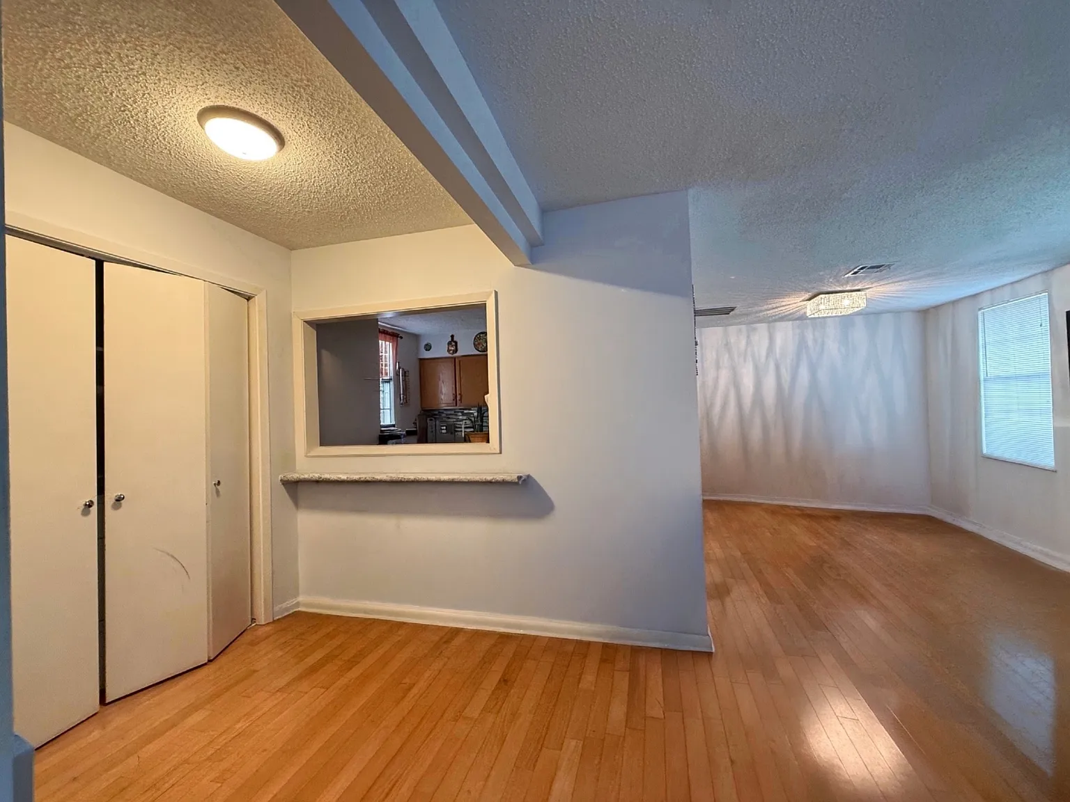 2 bed, 1000 sqft, $1,650 — Photo 2