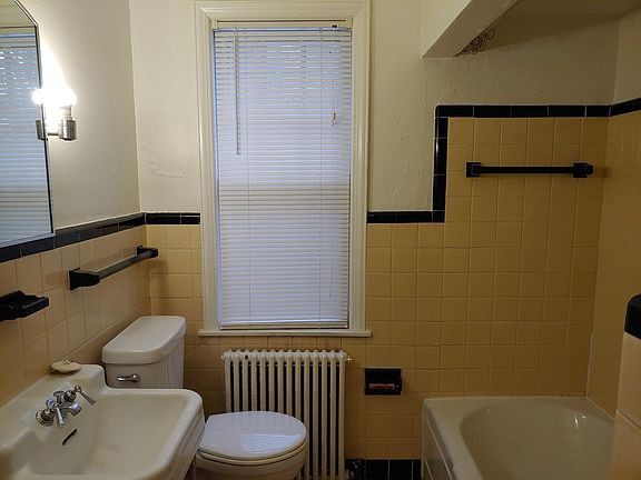 4th image of 26 W 22nd St APT 306