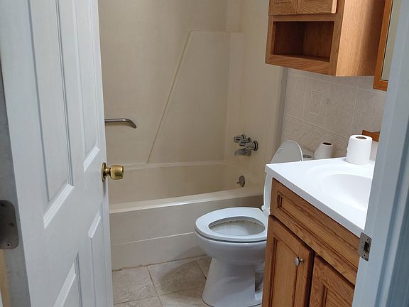 4th image of 327 W Hively Ave