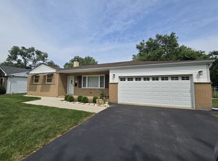 6325 Barrett St, Downers Grove, IL 60516