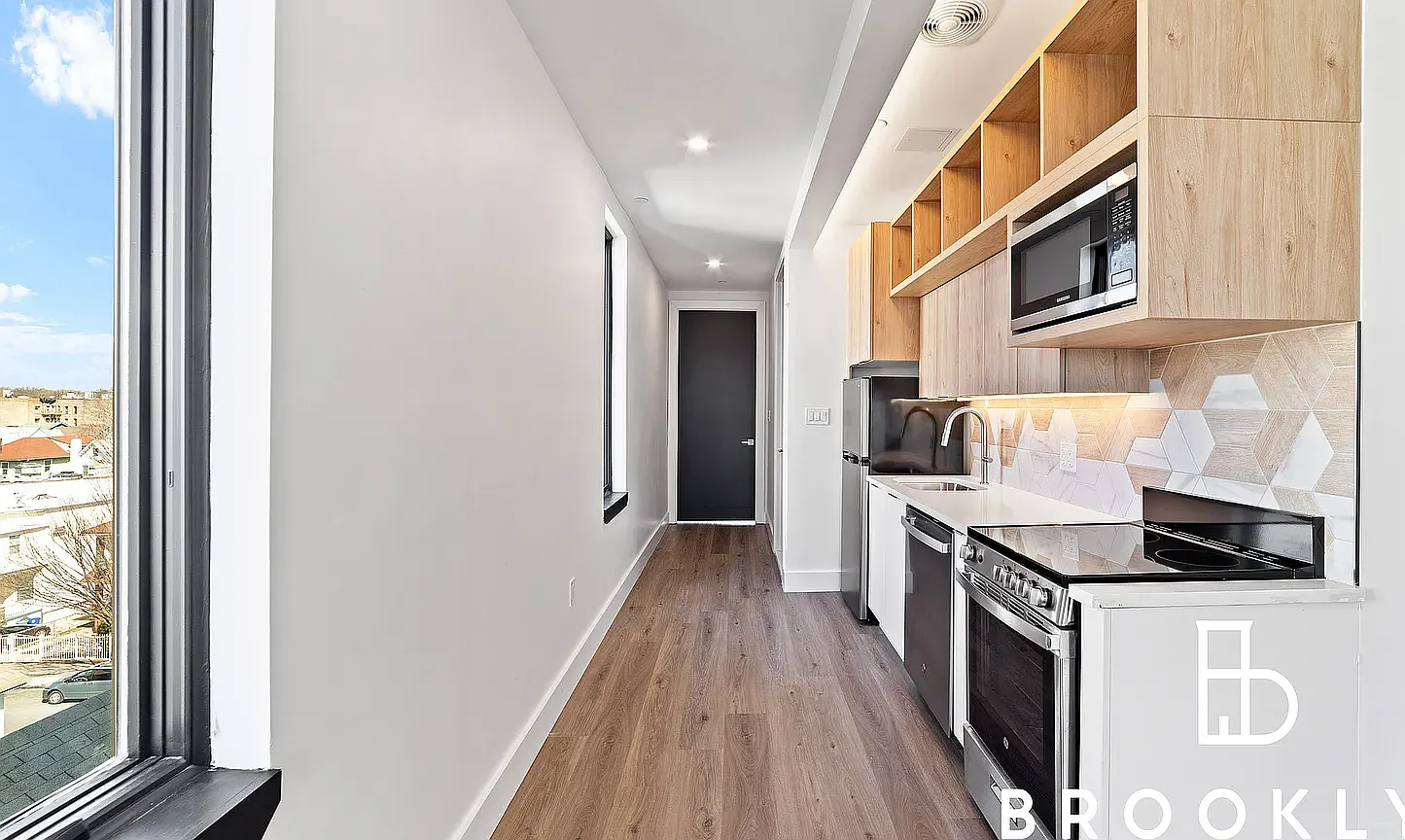 1286 New York Ave — Photo 1