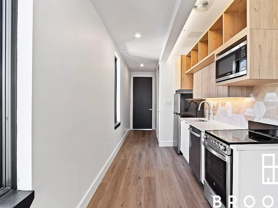 1286 New York Ave #52
