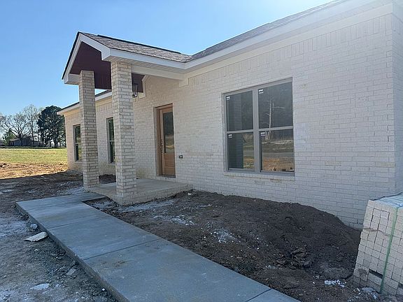 3rd image of 155 Arrowhead Rd