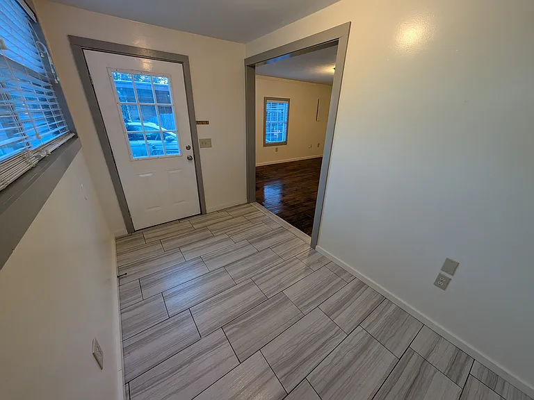 1318 W Huntsville Ave — Photo 9