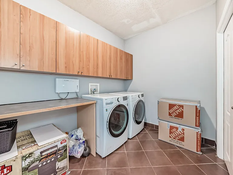 409 W Lakeview Dr — Photo 18