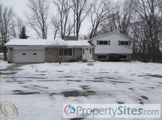 8825 Saint John St, Shelby Township, MI 48317