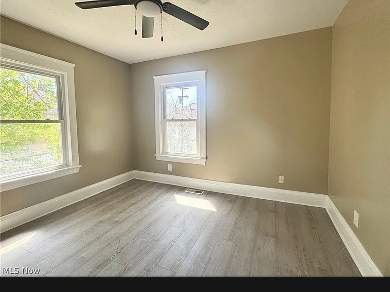 9606 Parmelee Ave — Photo 20