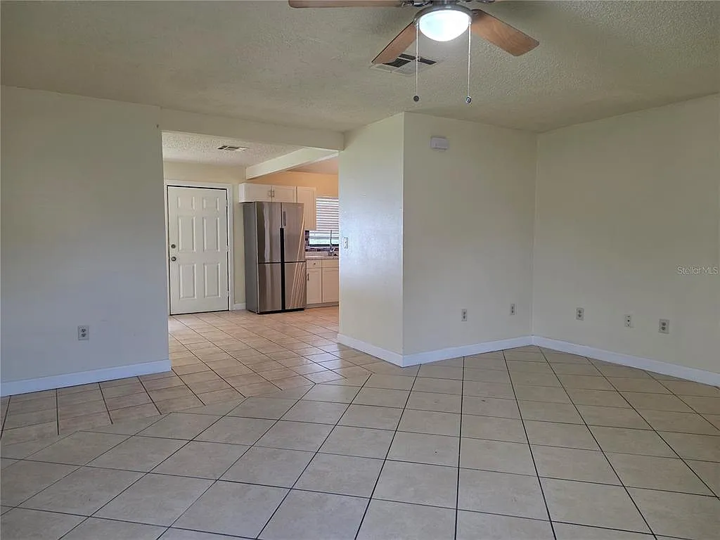 2 bed, 1.5 bath, 1320 sqft, $1,550 — Photo 3