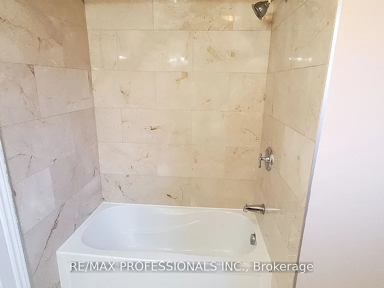2545 Addingham Cres — Photo 31