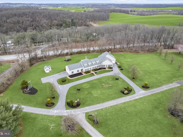 1302 Random Ridge Dr, Westminster, MD 21157