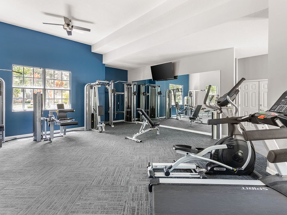 Your 24-hour fitness studio gives you the freedom to work out anytime