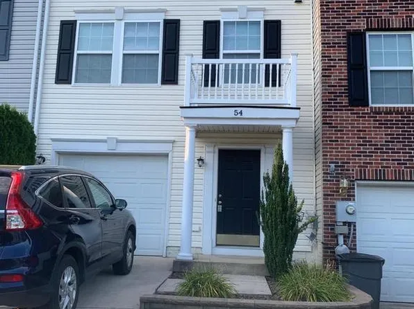 54 Brandenburg Dr, Falling Waters, WV 25419