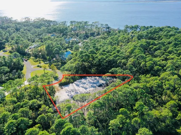 305 Sweet Bay Cir, Eastpoint, FL 32328