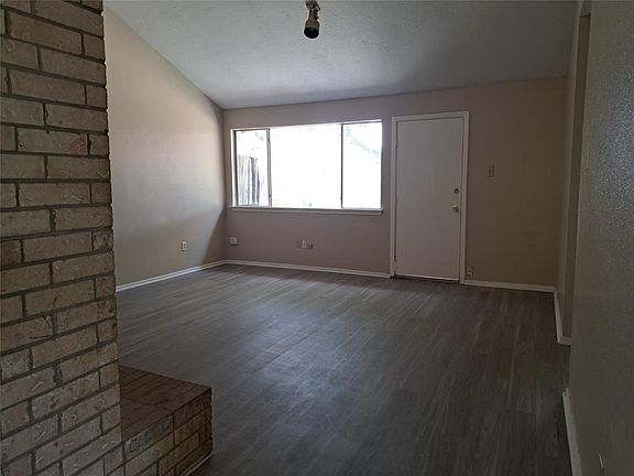 2nd image of 16513 Parkridge Ct