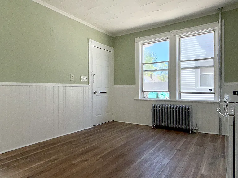 550 Winter St #1 — Photo 3