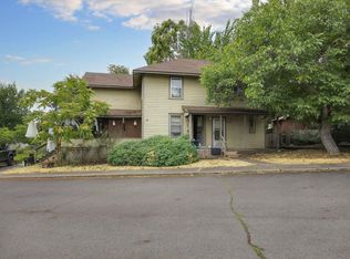 715 N Main St, Ashland, OR 97520
