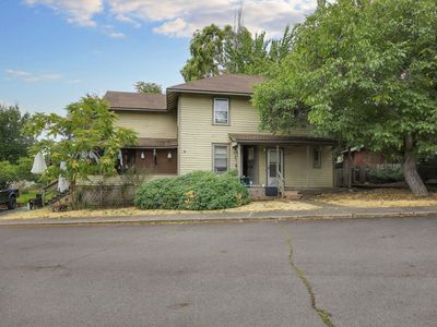 715 N Main St, Ashland, OR, 97520