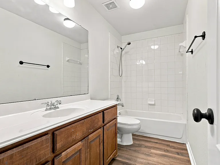 3403 Oakleigh Ln — Photo 4
