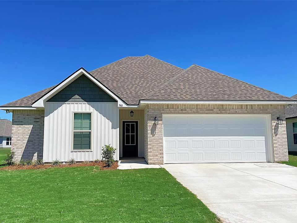 1st image of 740 Venecia Dr
