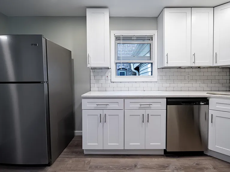 169 Hutton St #2 — Photo 4