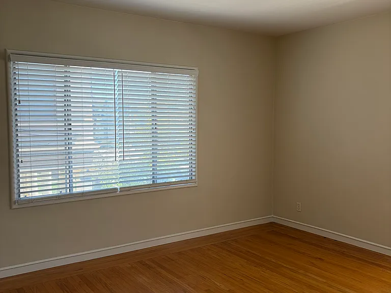 1825 Clinton Ave — Photo 10