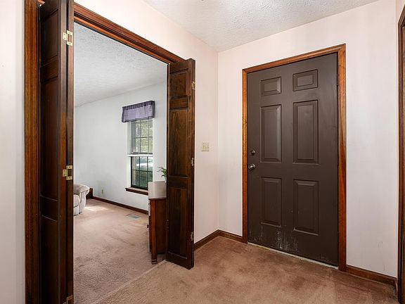 5th image of 94 Fairview Dr