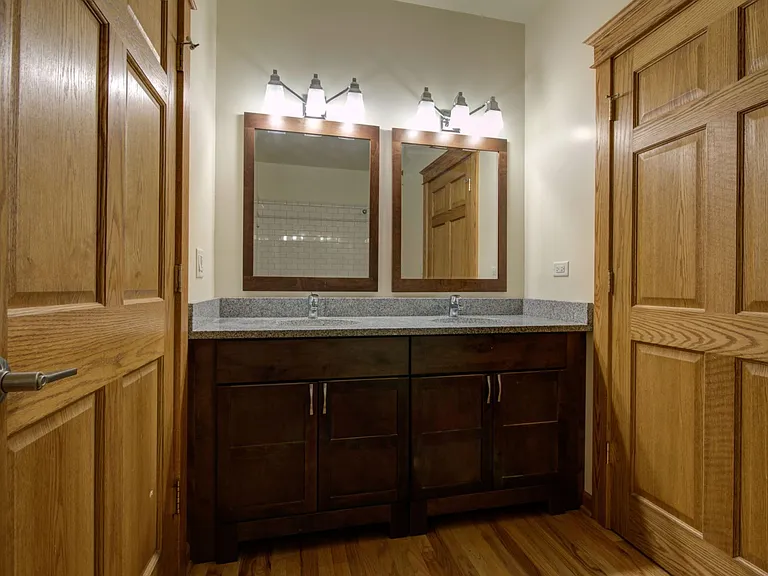 216 N May St #402 — Photo 12