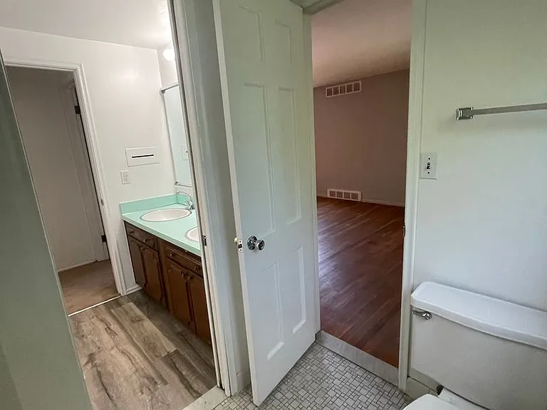 2163 Yorktown Dr — Photo 29