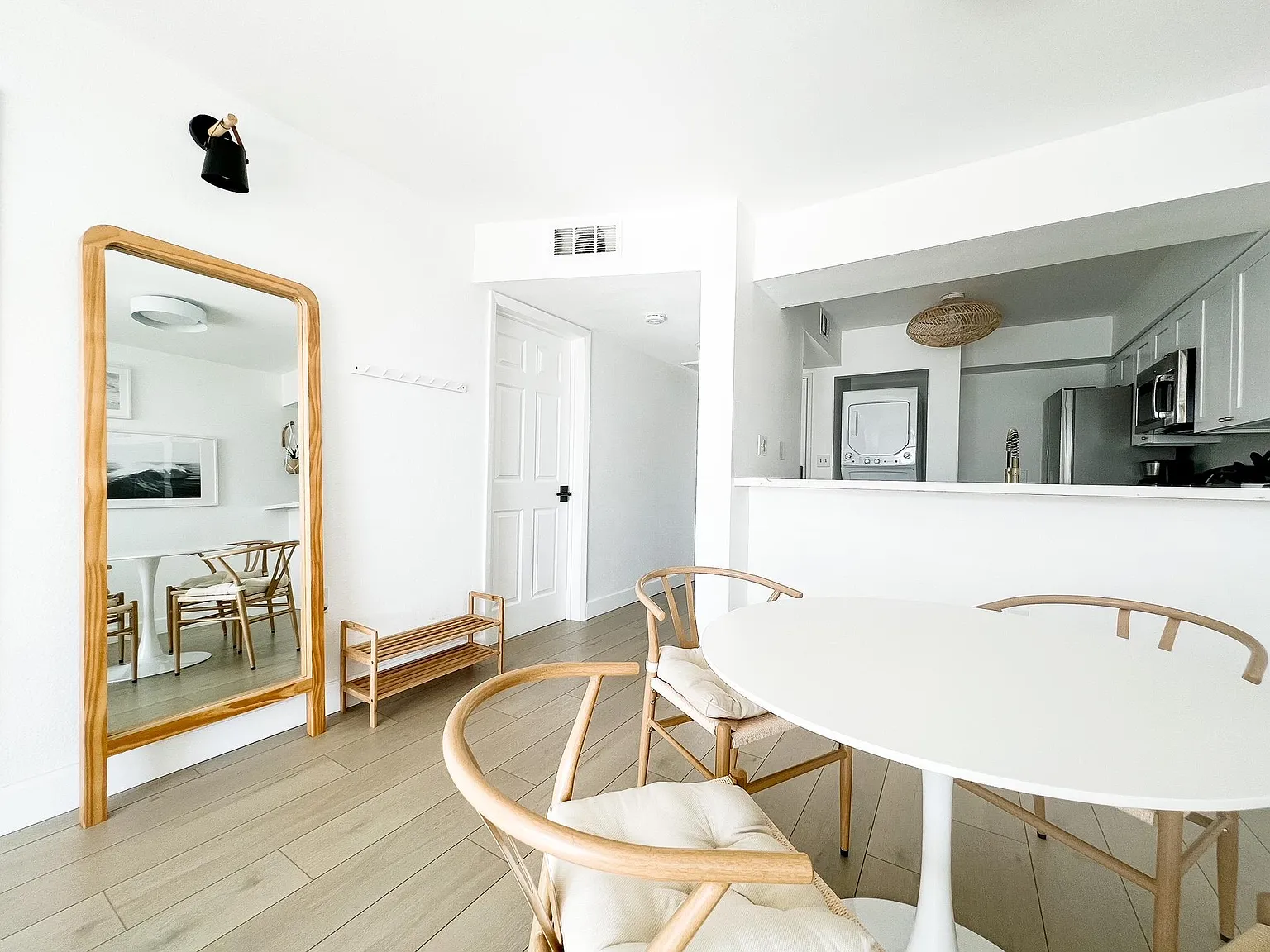 2 bed, 807 sqft, $5,500 — Photo 2