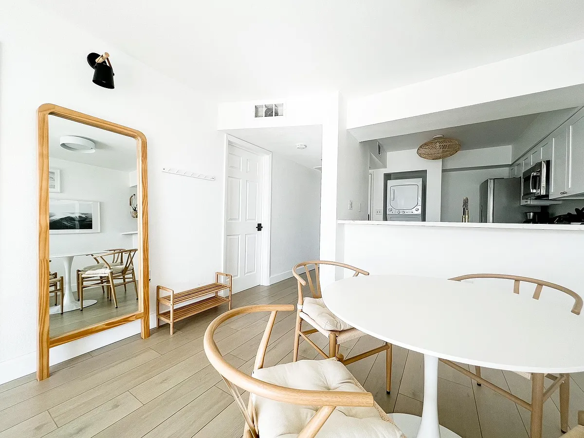 Building Photo - 3930 S Roosevelt Blvd #210E