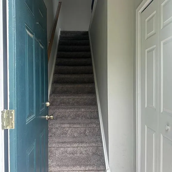612 Yorkshire Ct — Photo 2