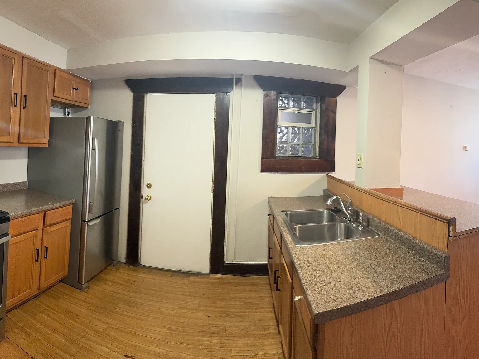2 bed, 1050 sqft, $1,450 — Photo 4