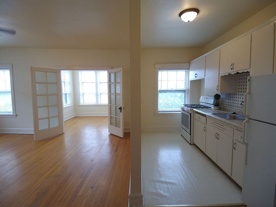 1st image of 2563 N Farwell Ave #3