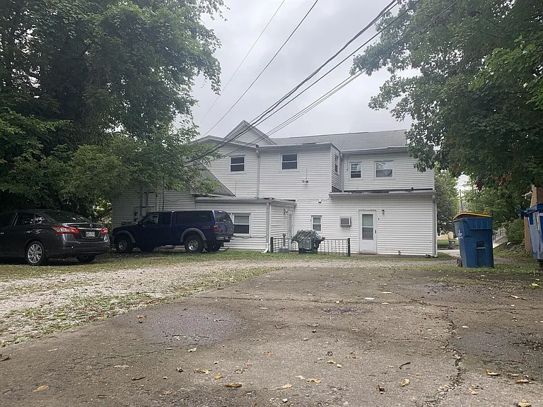 416 E 2nd St — Photo 8