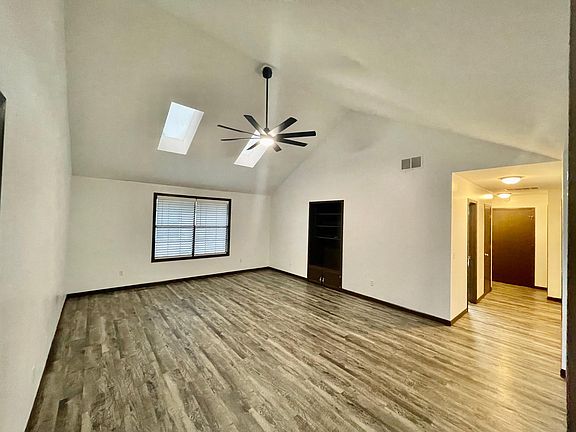 2nd image of 2841 W Silverleaf St