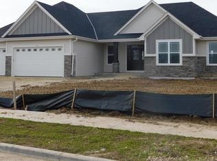 329 Hummingbird Ln, Grafton, WI 53024