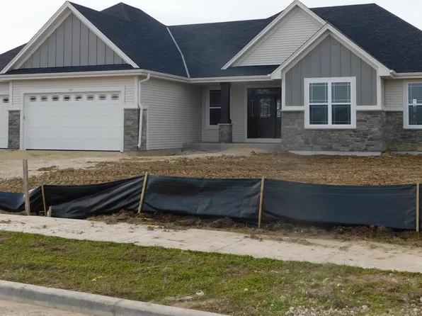 329 Hummingbird LANE, Grafton, WI 53024