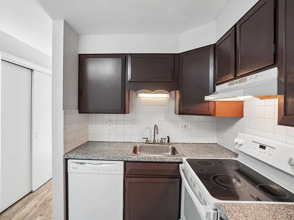 Larimar Apartments